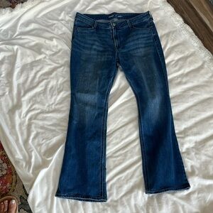 Old Navy Wow bootcut mid rise, 14 short.